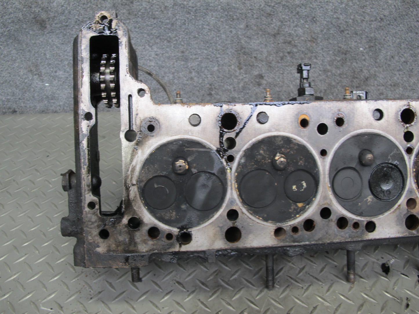 82-85 Mercedes W123 300D 3.0L 617.952 Diesel Engine Motor Cylinder Head OEM