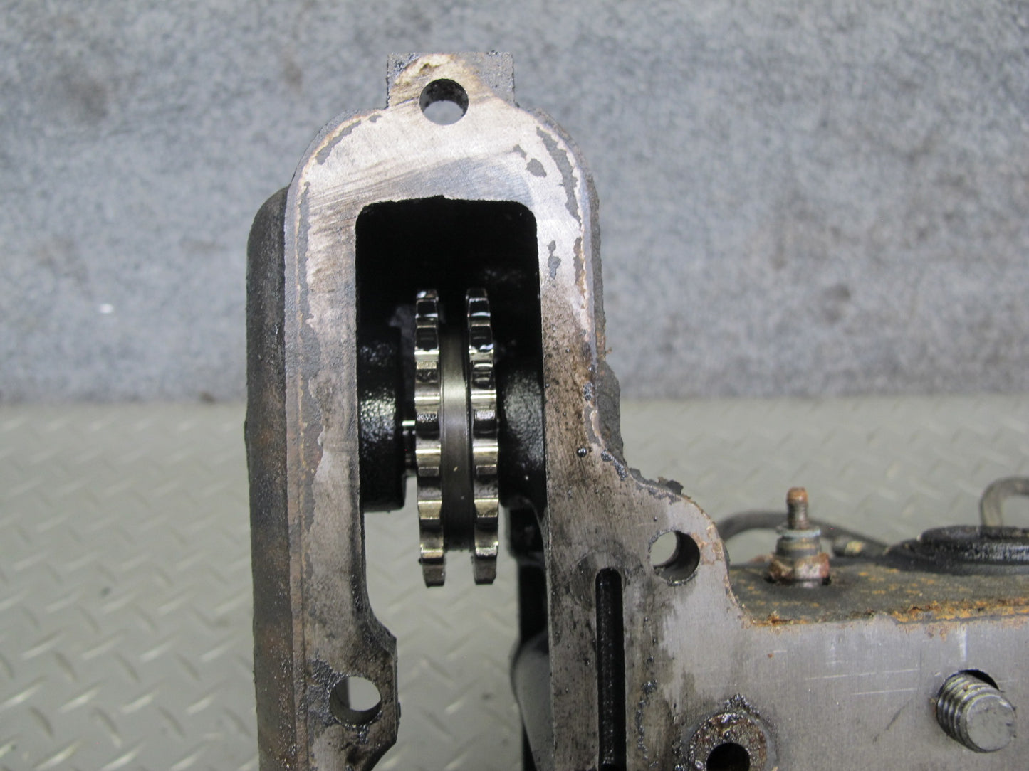 82-85 Mercedes W123 300D 3.0L 617.952 Diesel Engine Motor Cylinder Head OEM