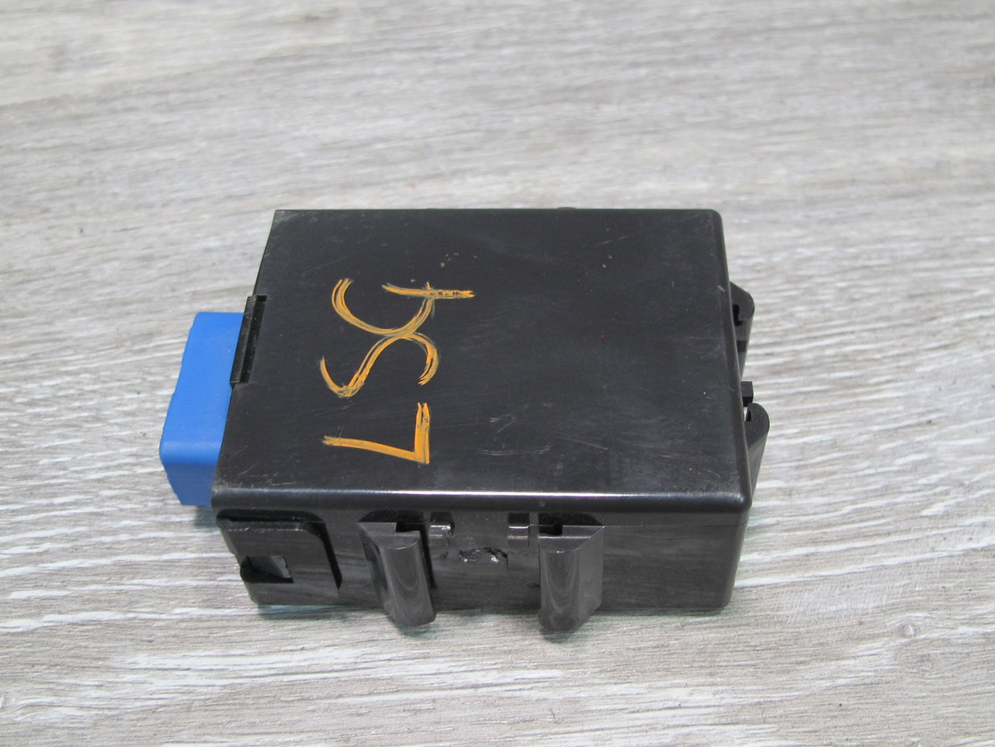 01-06 Lexus UCF30L LS430 BUS Buffer Noise Filter Control Module 89112-50020 OEM