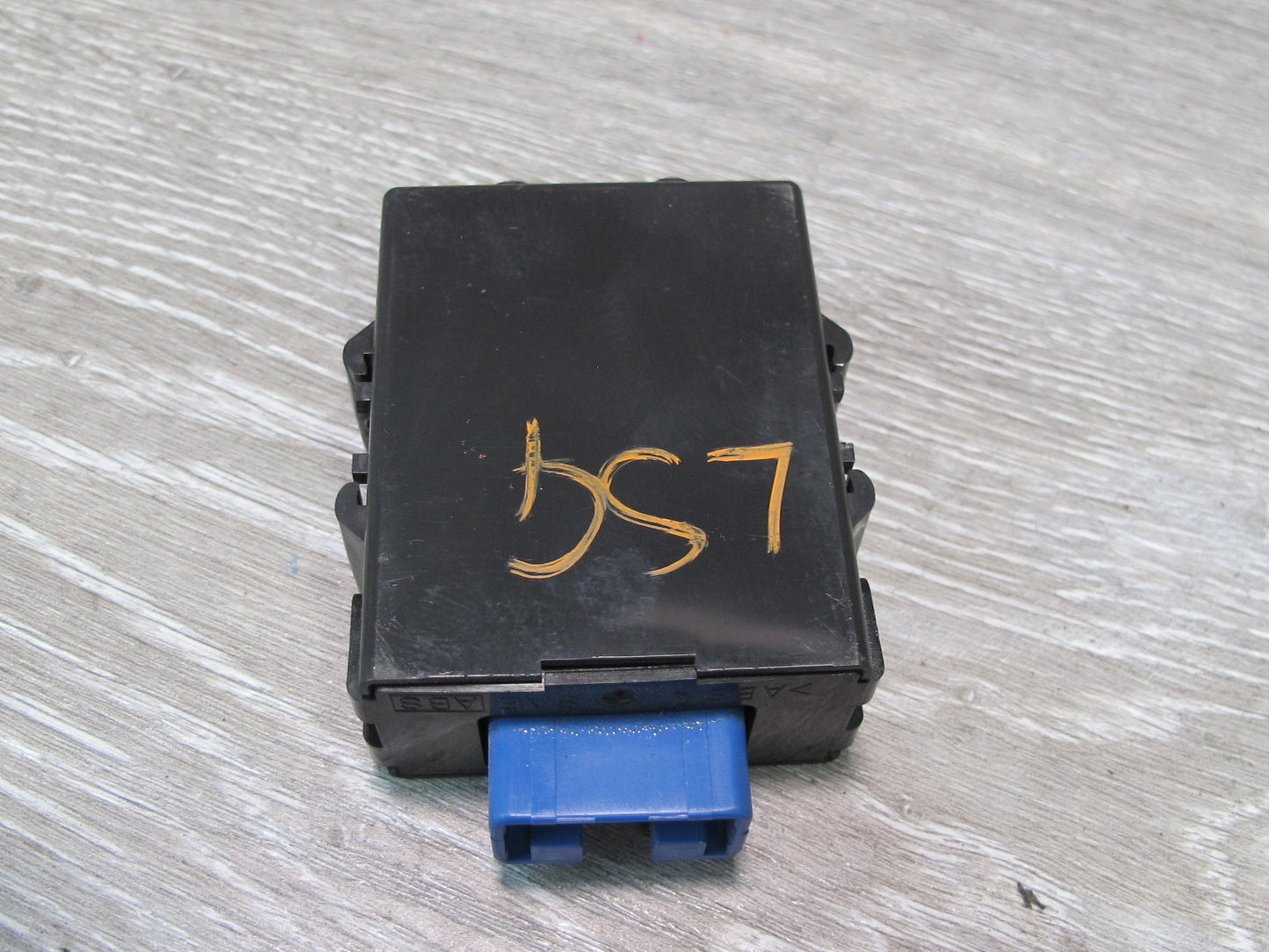 01-06 Lexus UCF30L LS430 BUS Buffer Noise Filter Control Module 89112-50020 OEM