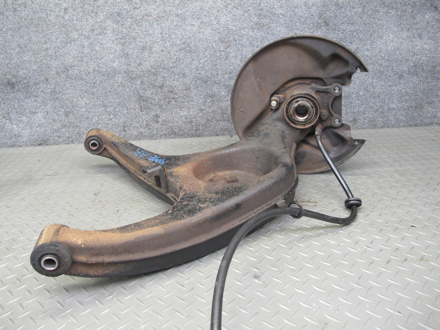 77-85 Mercedes W123 Sedan Rear Right Spindle Knuckle Wheel Hub Bearing OEM