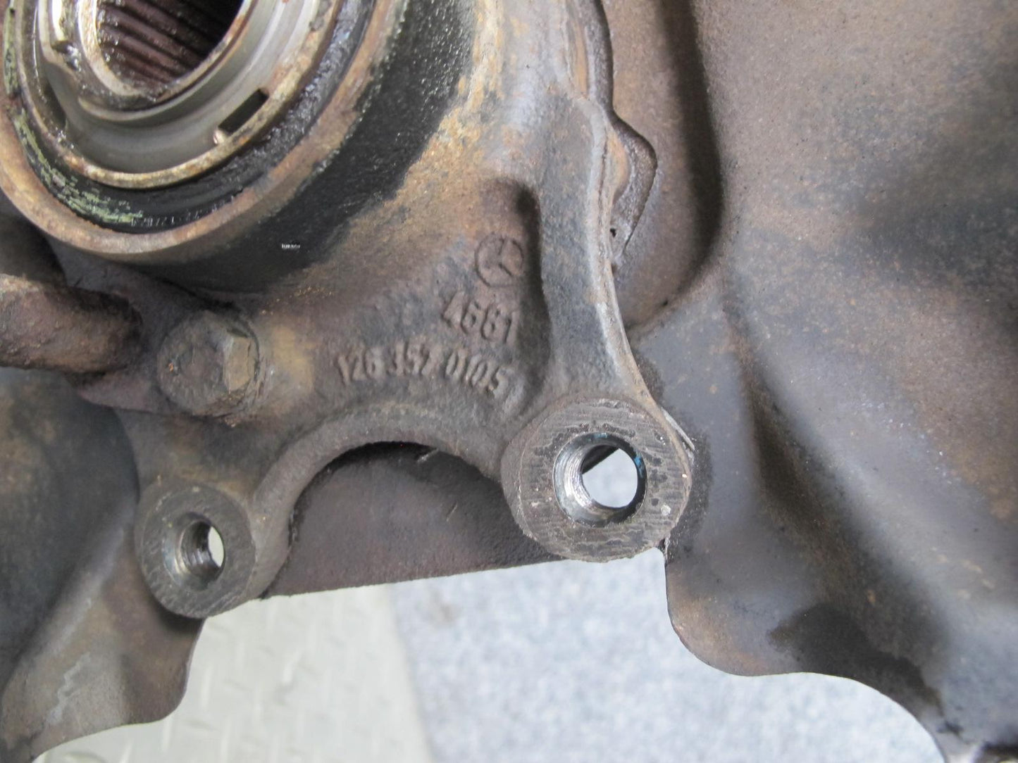 77-85 Mercedes W123 Sedan Rear Right Spindle Knuckle Wheel Hub Bearing OEM
