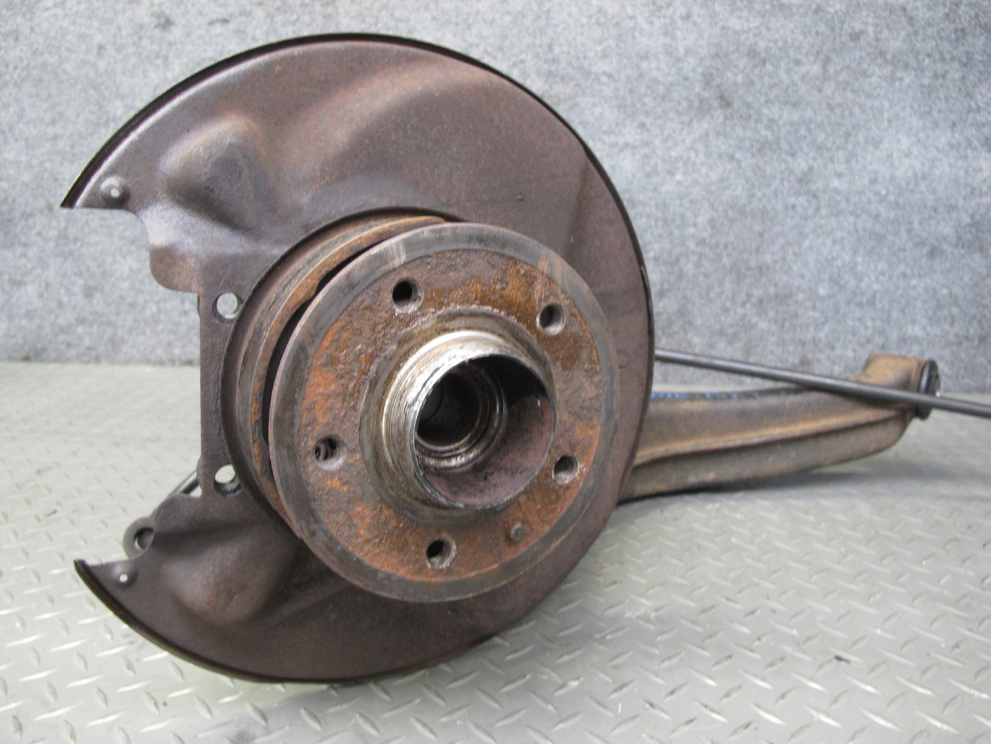 77-85 Mercedes W123 Sedan Rear Right Spindle Knuckle Wheel Hub Bearing OEM
