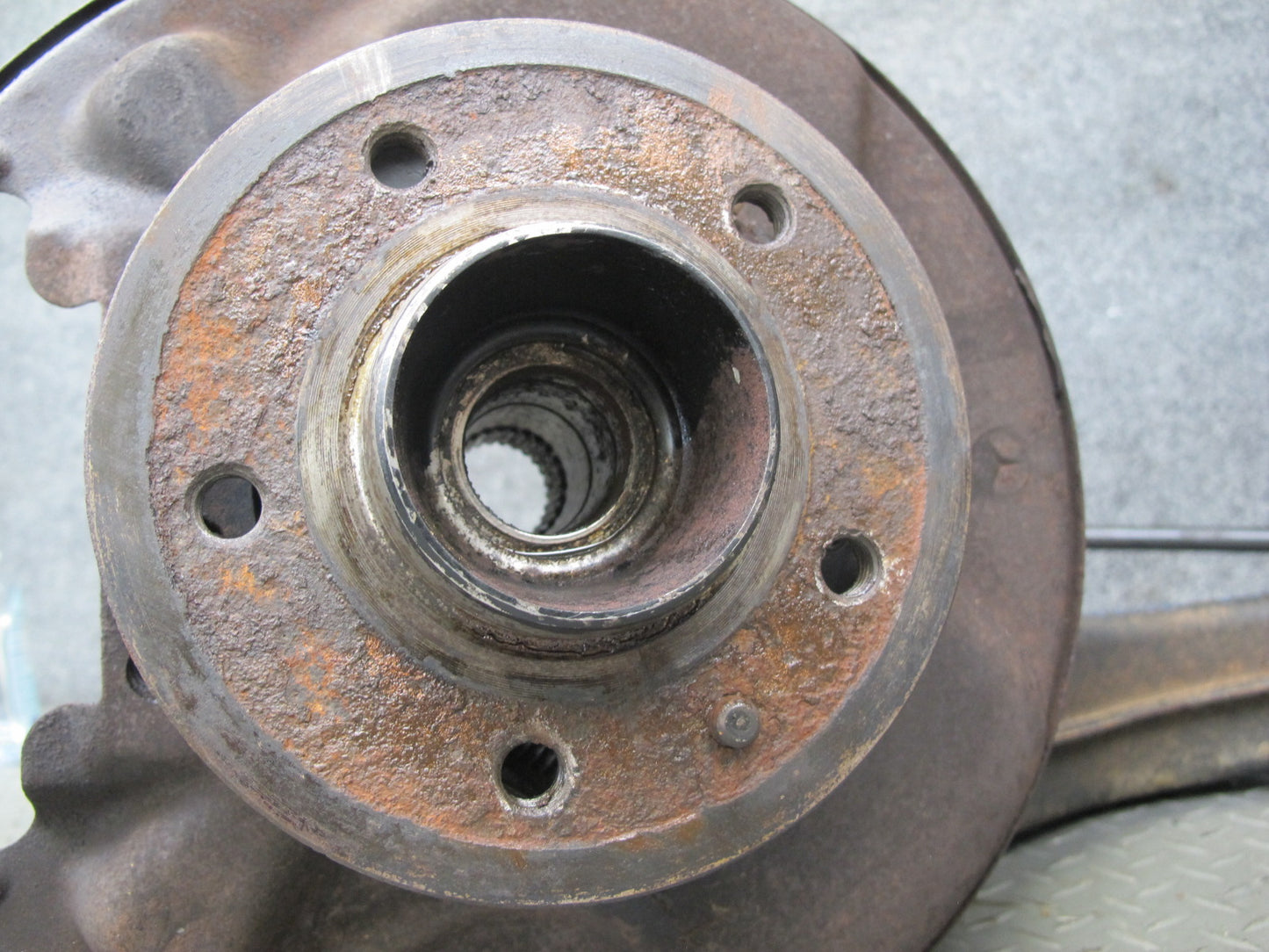 77-85 Mercedes W123 Sedan Rear Right Spindle Knuckle Wheel Hub Bearing OEM