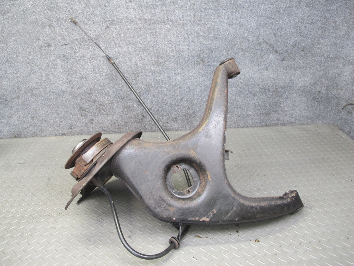77-85 Mercedes W123 Sedan Rear Right Spindle Knuckle Wheel Hub Bearing OEM