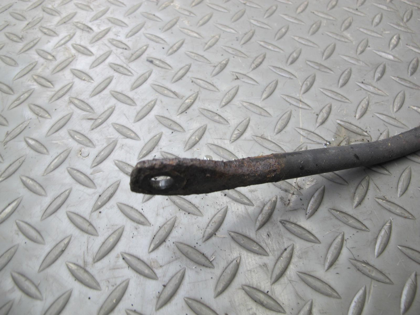 75-85 Mercedes W123 Rear Anti Roll Skate Stabilizer Sway Bar OEM