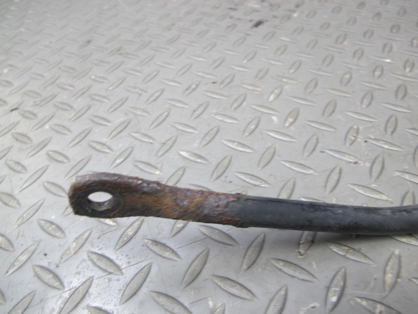 75-85 Mercedes W123 Rear Anti Roll Skate Stabilizer Sway Bar OEM