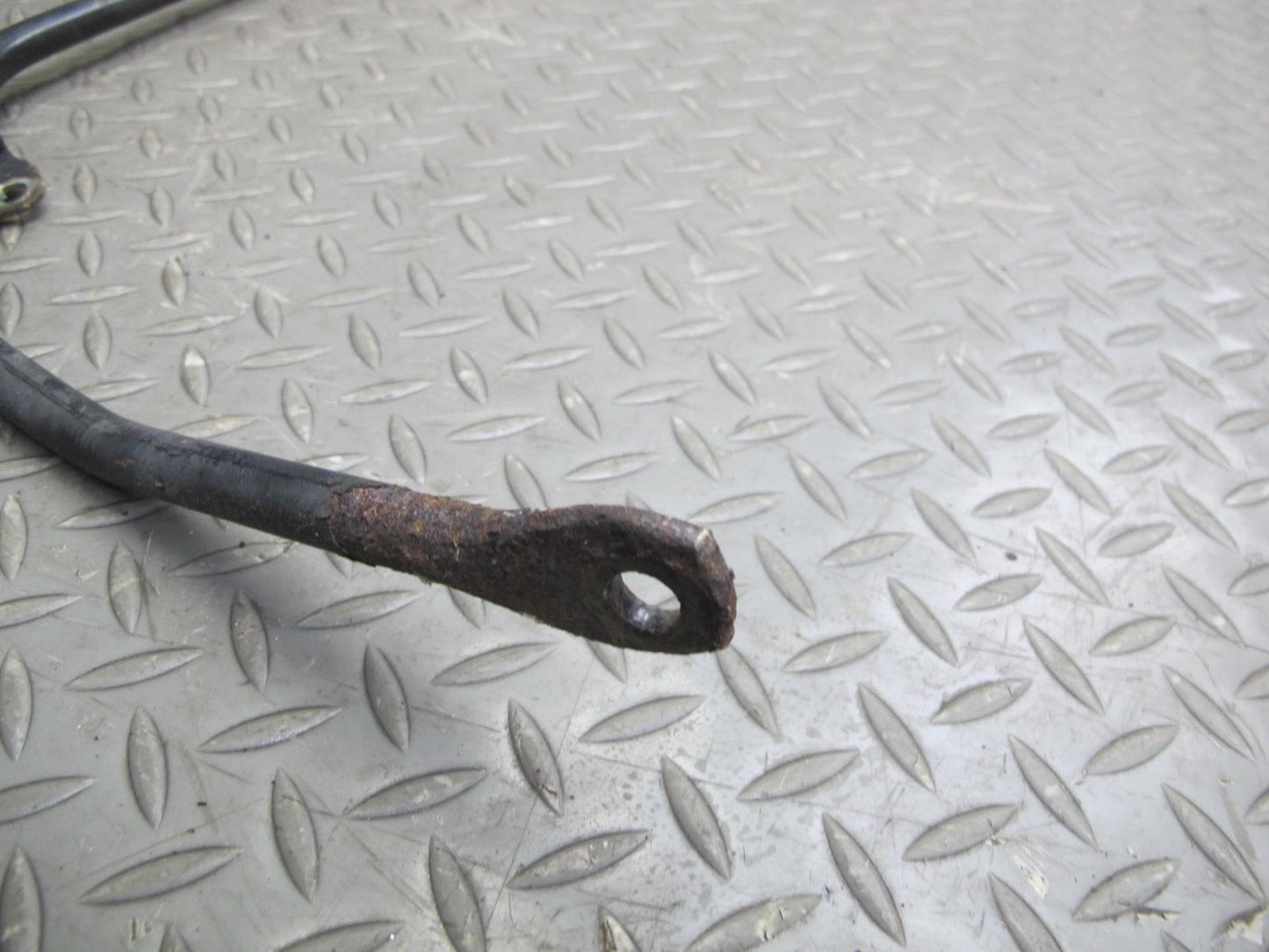 75-85 Mercedes W123 Rear Anti Roll Skate Stabilizer Sway Bar OEM