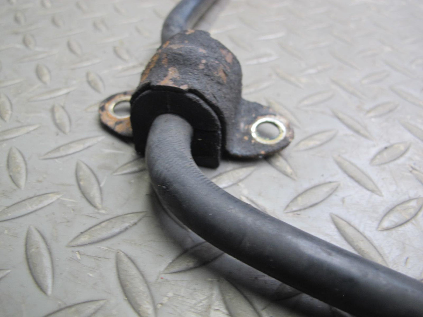 75-85 Mercedes W123 Rear Anti Roll Skate Stabilizer Sway Bar OEM