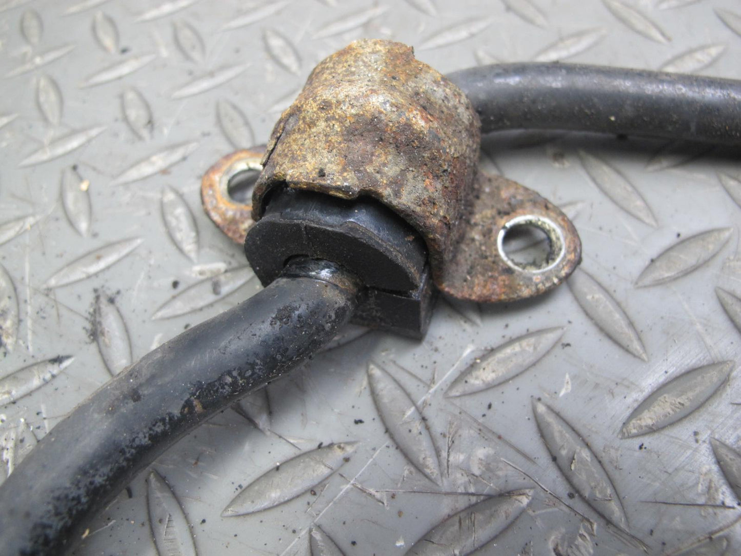 75-85 Mercedes W123 Rear Anti Roll Skate Stabilizer Sway Bar OEM