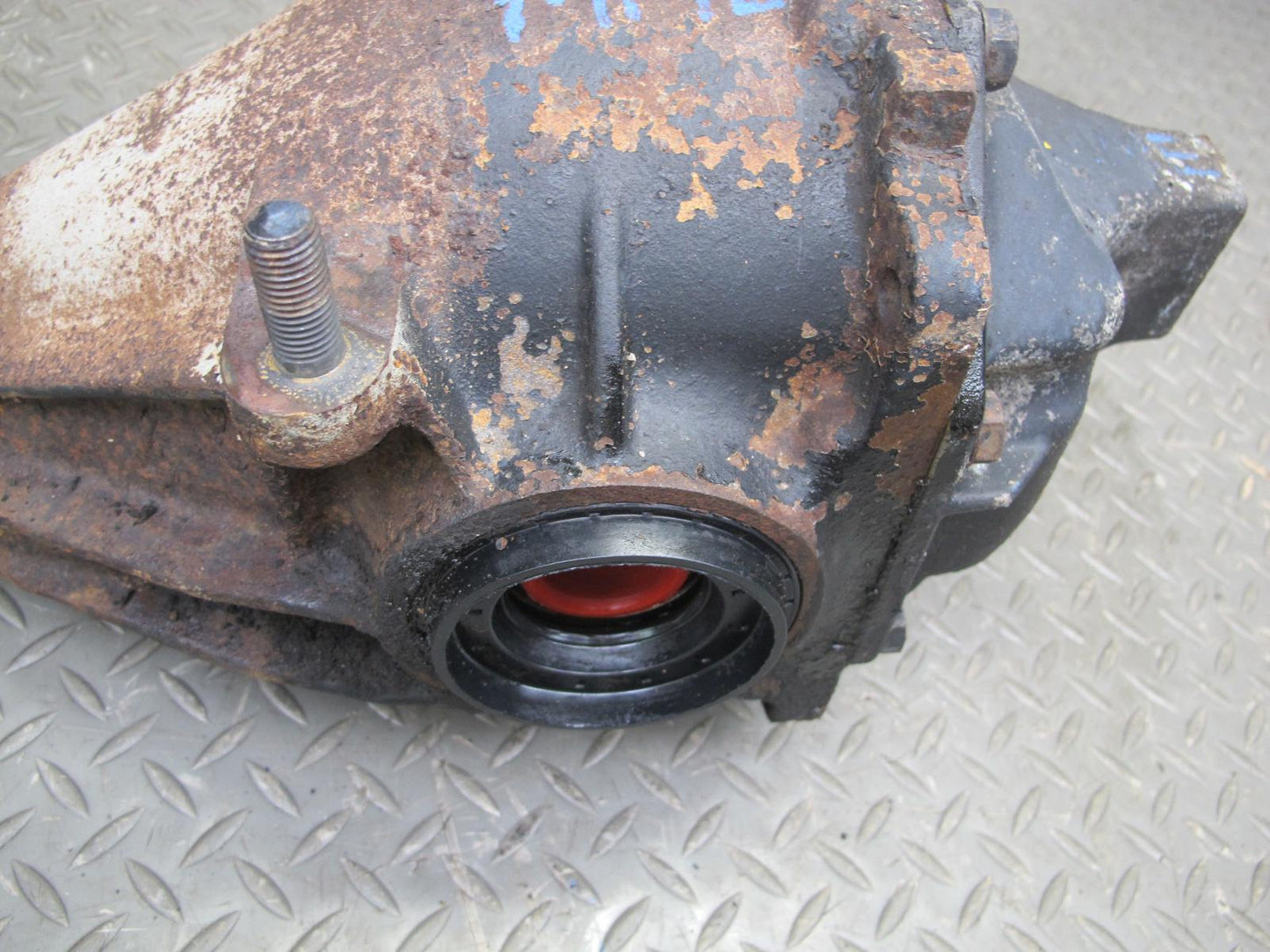 82-84 Mercedes W123 300D Rear Axle Differential Carrier 3.07 Ratio OEM