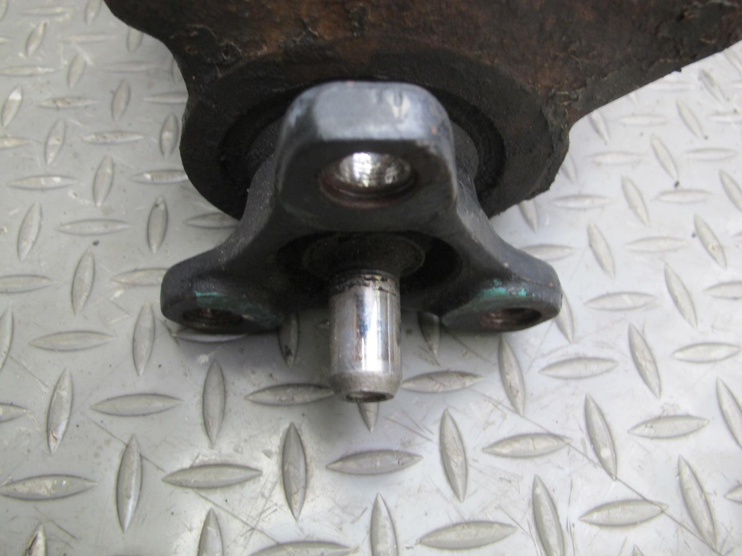 82-84 Mercedes W123 300D Rear Axle Differential Carrier 3.07 Ratio OEM