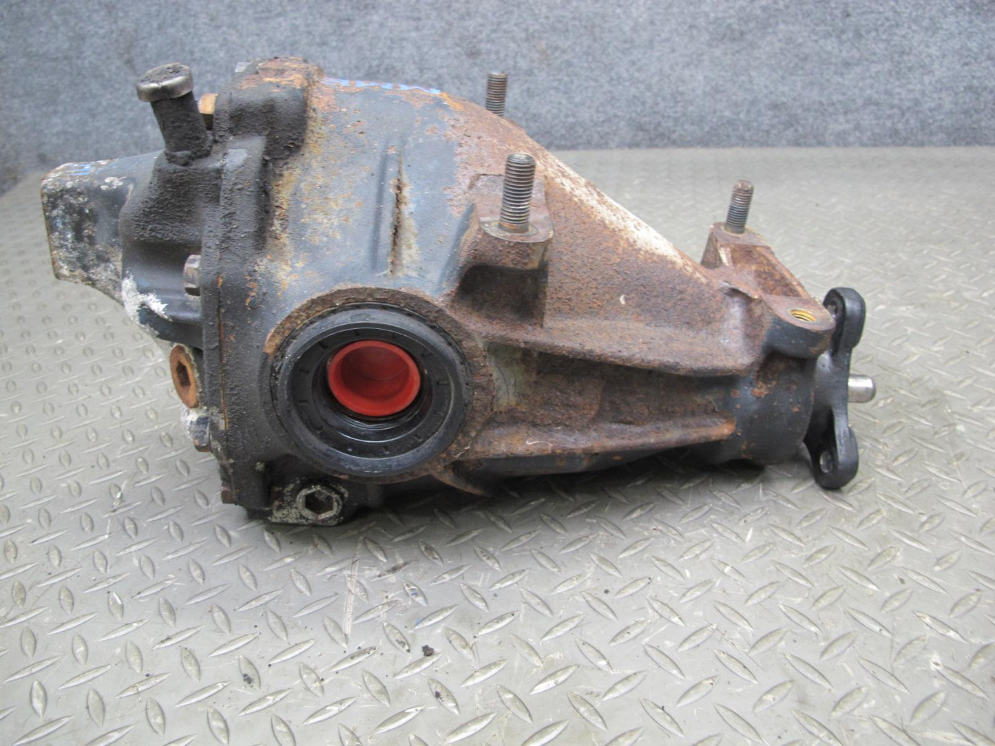 82-84 Mercedes W123 300D Rear Axle Differential Carrier 3.07 Ratio OEM
