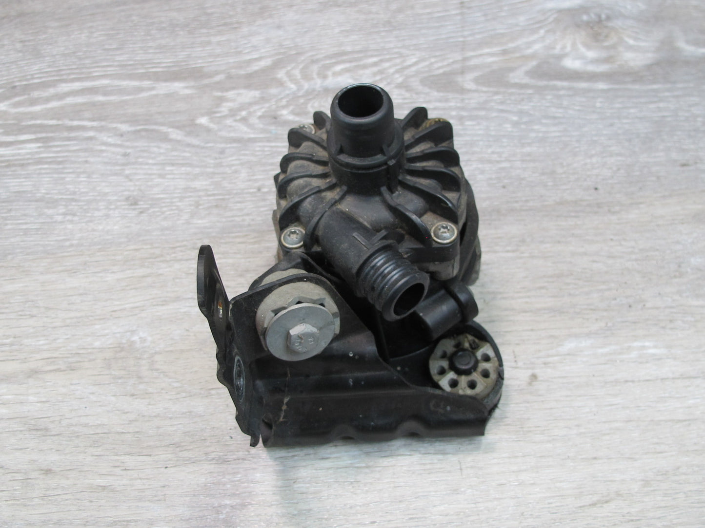 2010-2014 BMW E71 E72 X6 4.4L Auxiliary Electric Water Coolant Pump 7584088