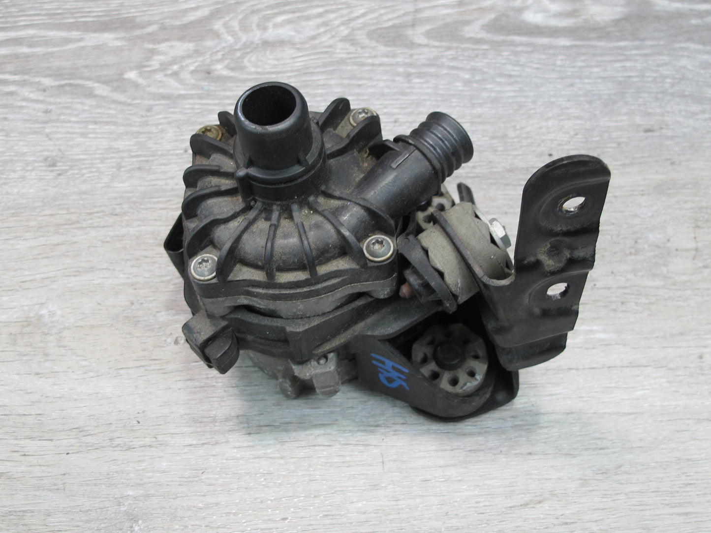 2010-2014 BMW E71 E72 X6 4.4L Auxiliary Electric Water Coolant Pump 7584088