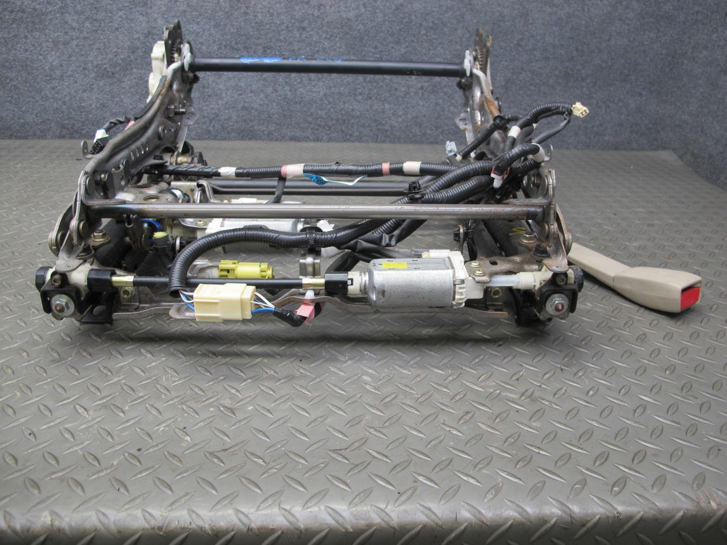 00-05 Lexus JZS160L GS300 Front Right Seat Lower Frame Track Rail w Motor OEM