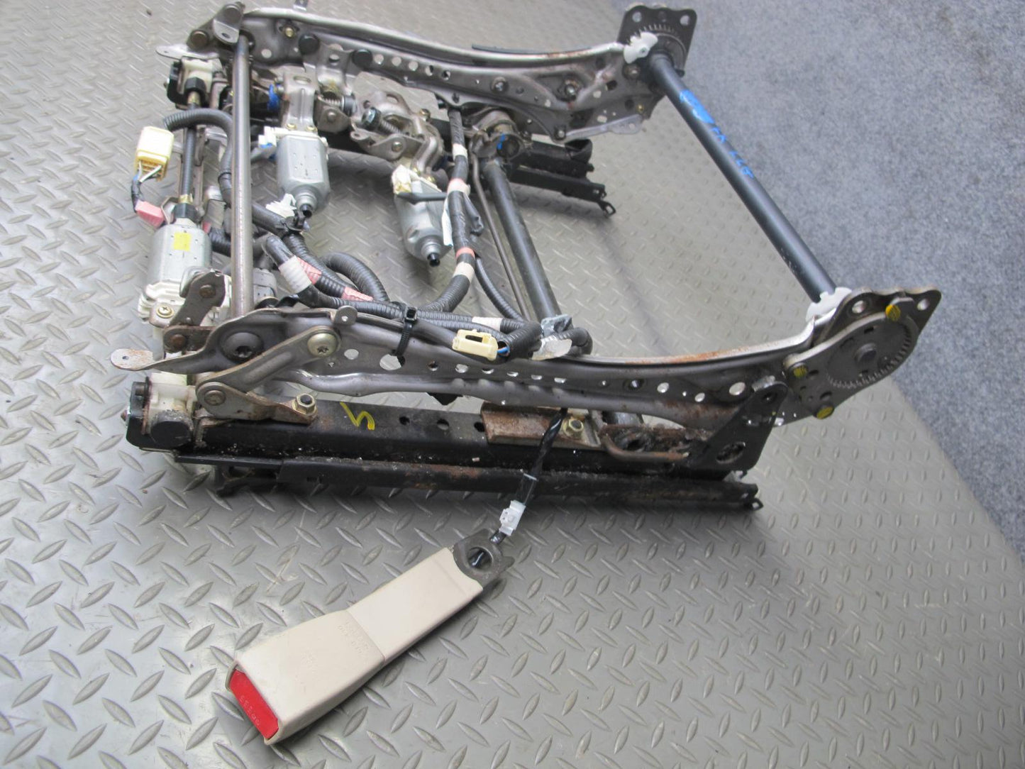 00-05 Lexus JZS160L GS300 Front Right Seat Lower Frame Track Rail w Motor OEM