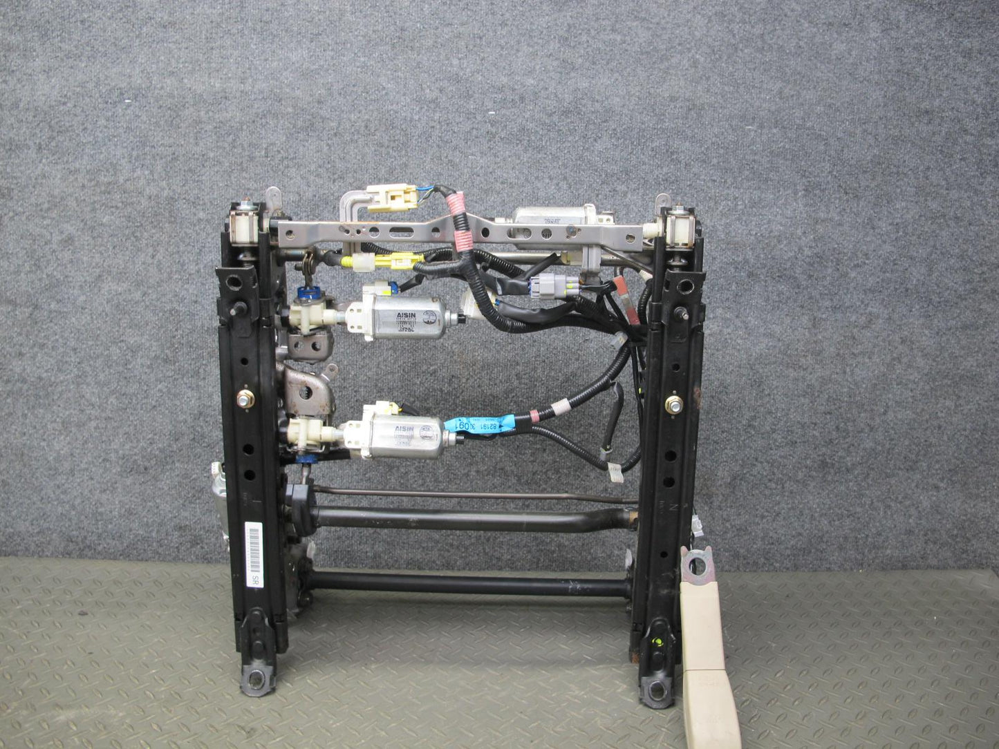 00-05 Lexus JZS160L GS300 Front Right Seat Lower Frame Track Rail w Motor OEM