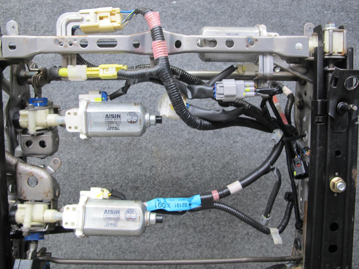 00-05 Lexus JZS160L GS300 Front Right Seat Lower Frame Track Rail w Motor OEM