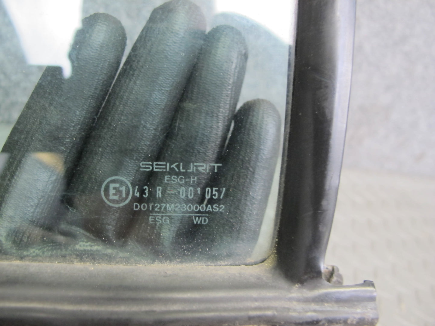 75-85 Mercedes W123 Rear Right Door Vent Glass Window OEM