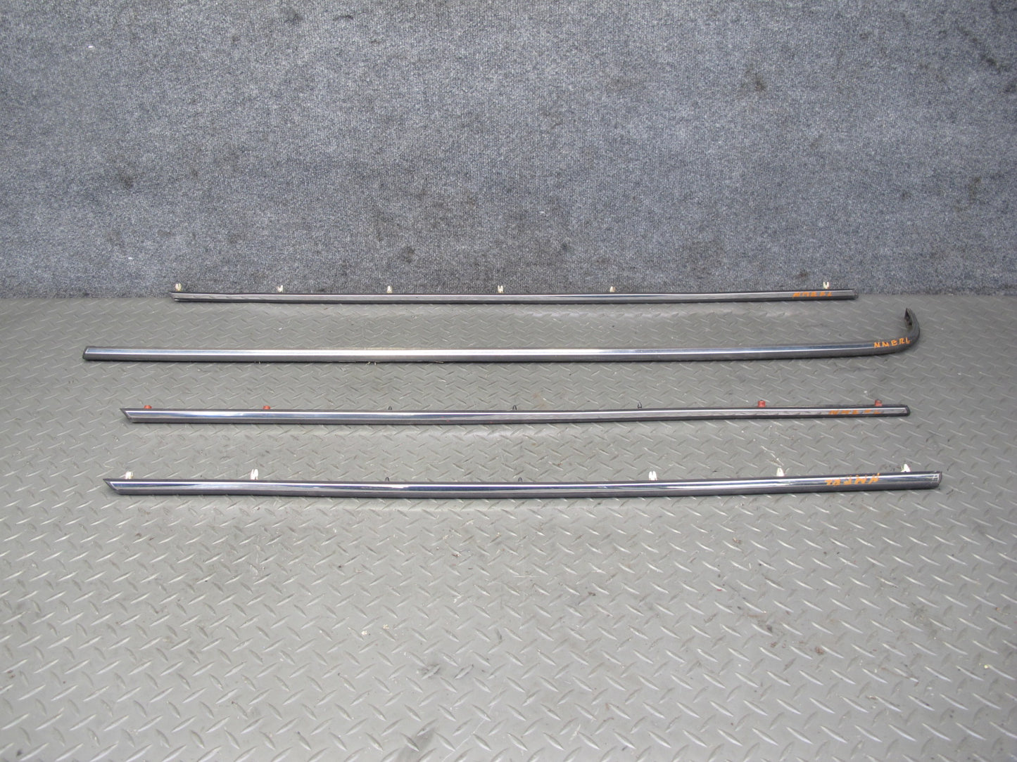 77-85 Mercedes W123 Left Quarter Door Side Chrome Trim Molding SE T OEM