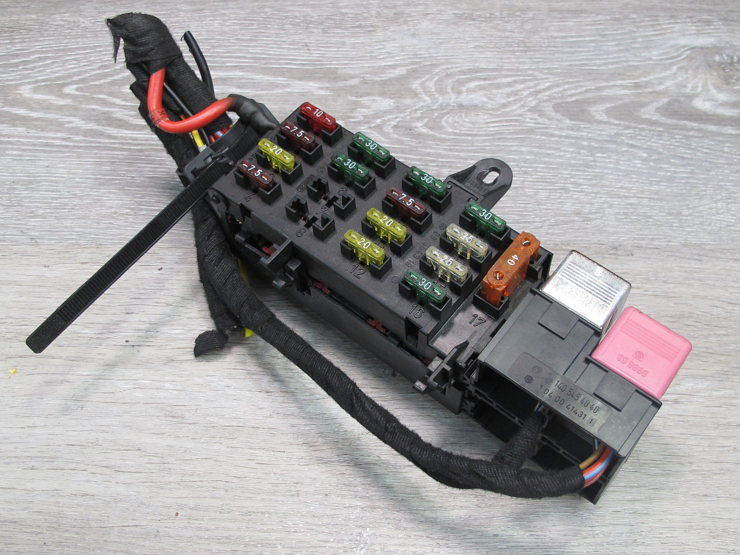94-99 Mercedes W140 Rear Trunk Fuse Relay Box 1405451701 OEM