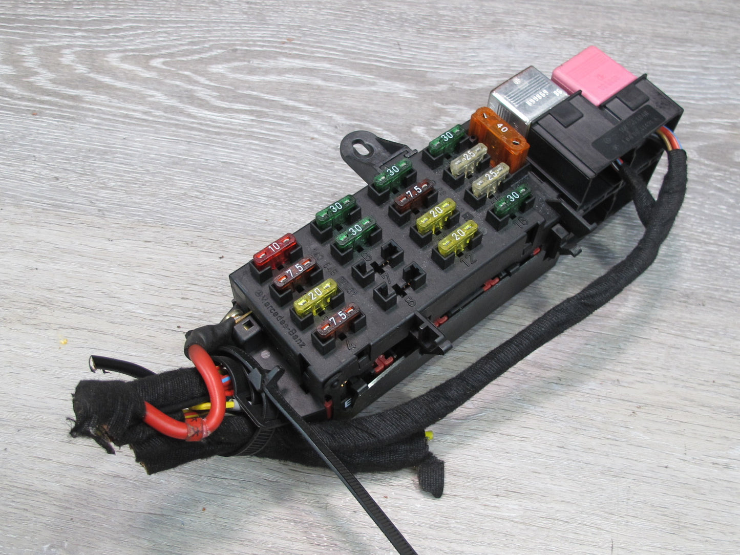 94-99 Mercedes W140 Rear Trunk Fuse Relay Box 1405451701 OEM