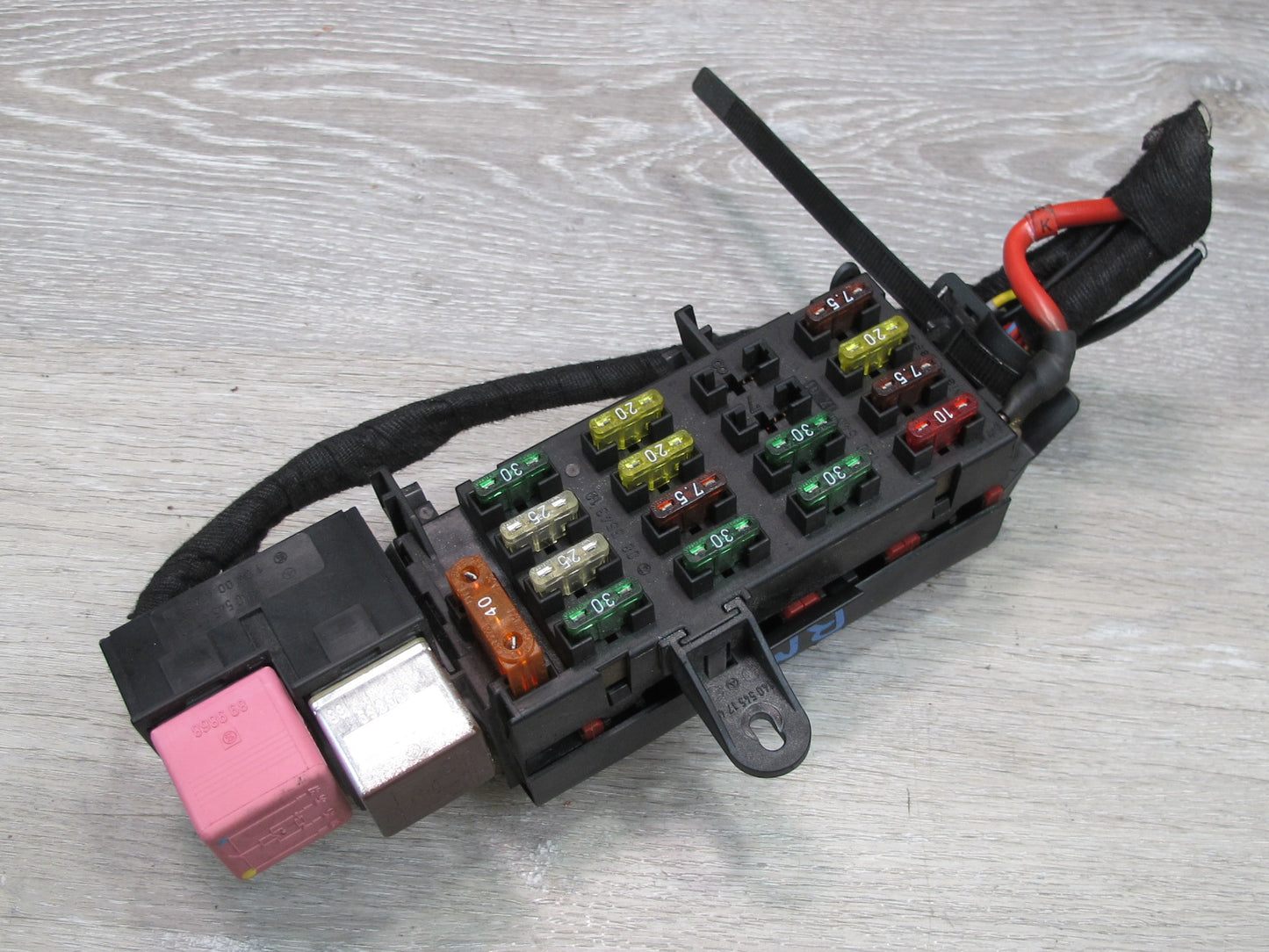 94-99 Mercedes W140 Rear Trunk Fuse Relay Box 1405451701 OEM