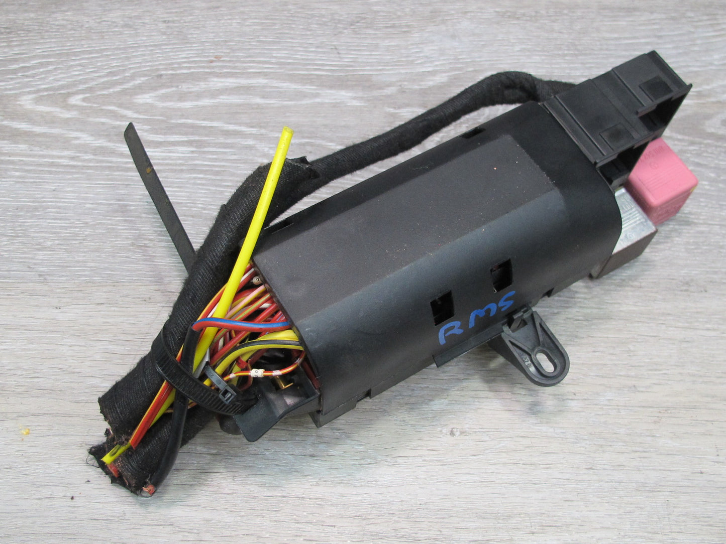 94-99 Mercedes W140 Rear Trunk Fuse Relay Box 1405451701 OEM
