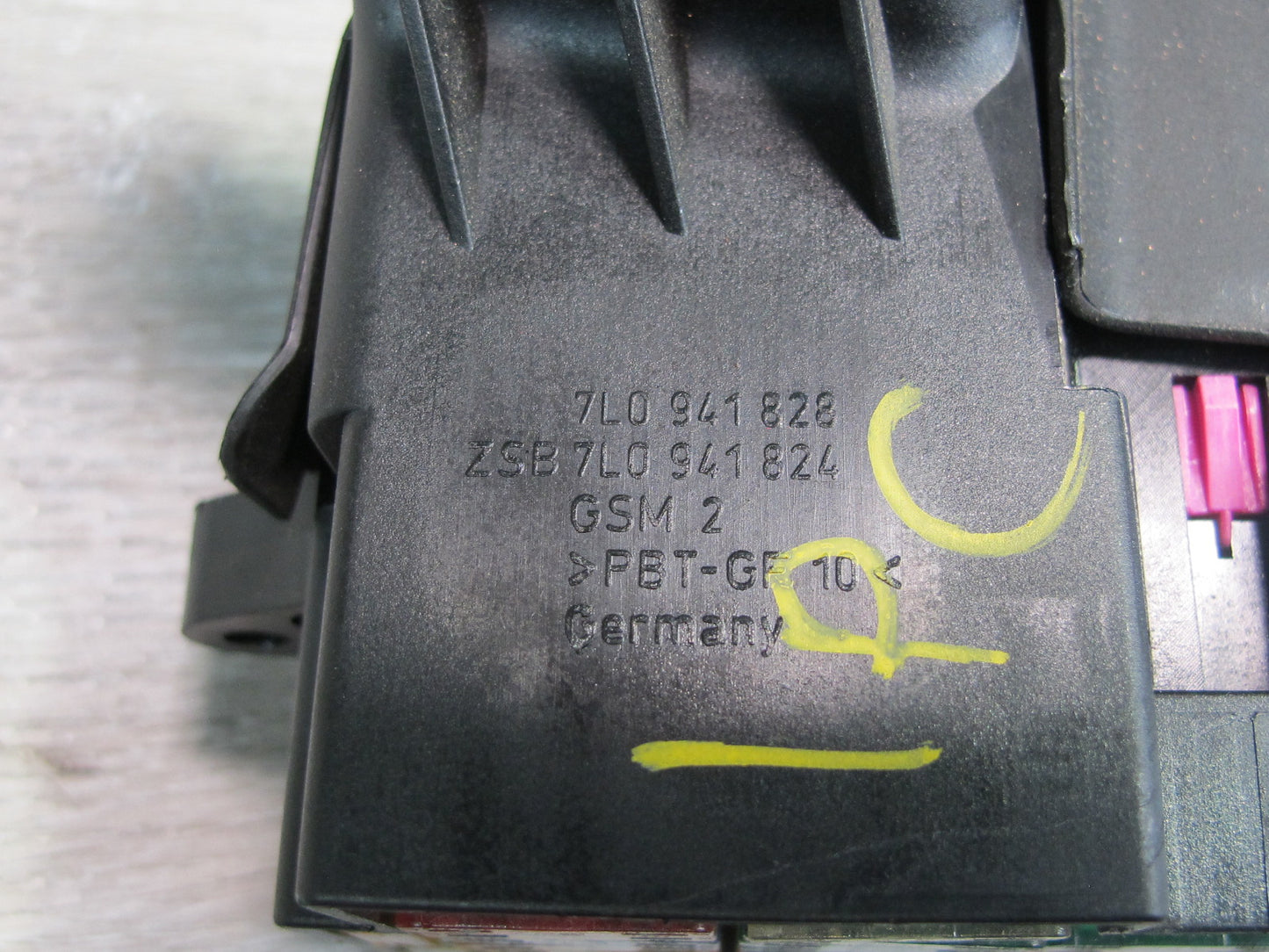 2003-2010 Porsche Cayenne 957 Dash Cabin Fuse Junction Relay Box 7L0941828