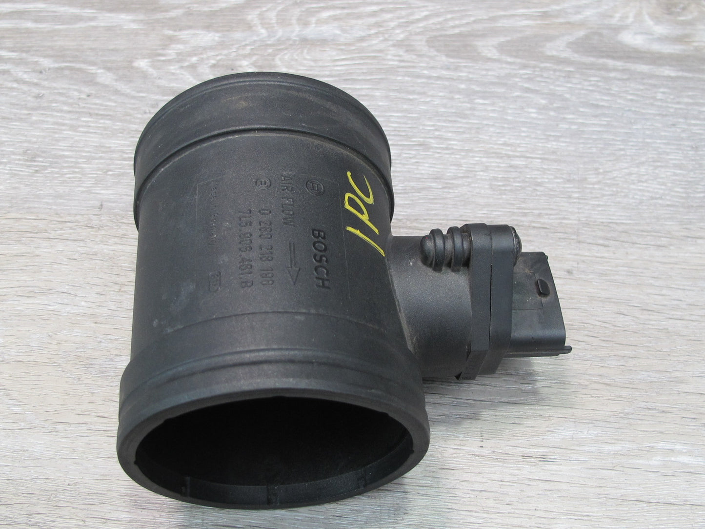 2008-2010 Porsche Cayenne 957 GTS Mass Air Flow Sensor Housing MAF 7L5906461B