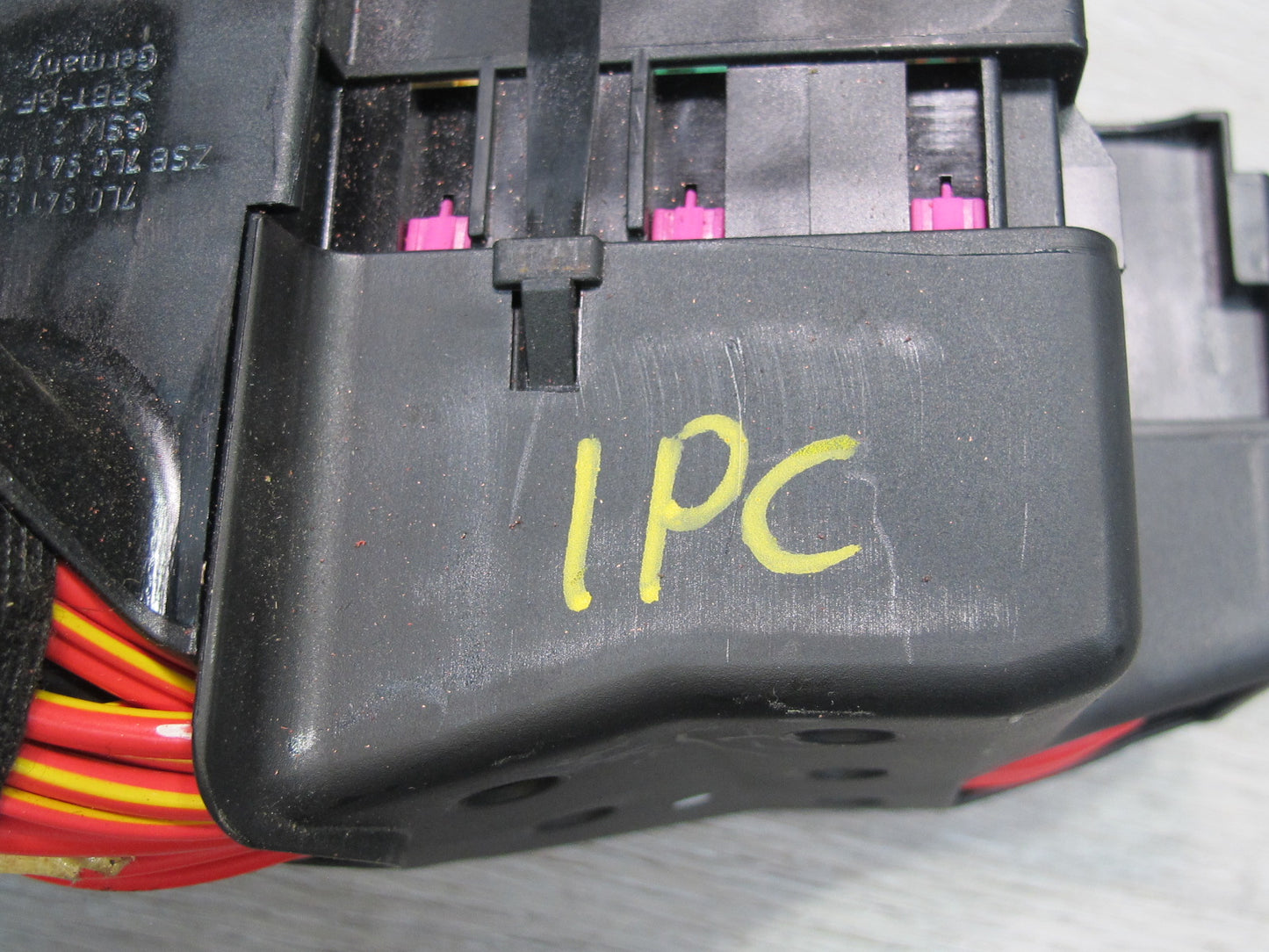 2008-2010 Porsche Cayenne 957 Dash Front Right Fuse Relay Box Module