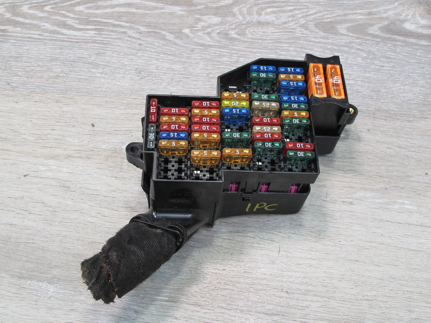 2008-2010 Porsche Cayenne 957 Dash Front Right Fuse Relay Box Module