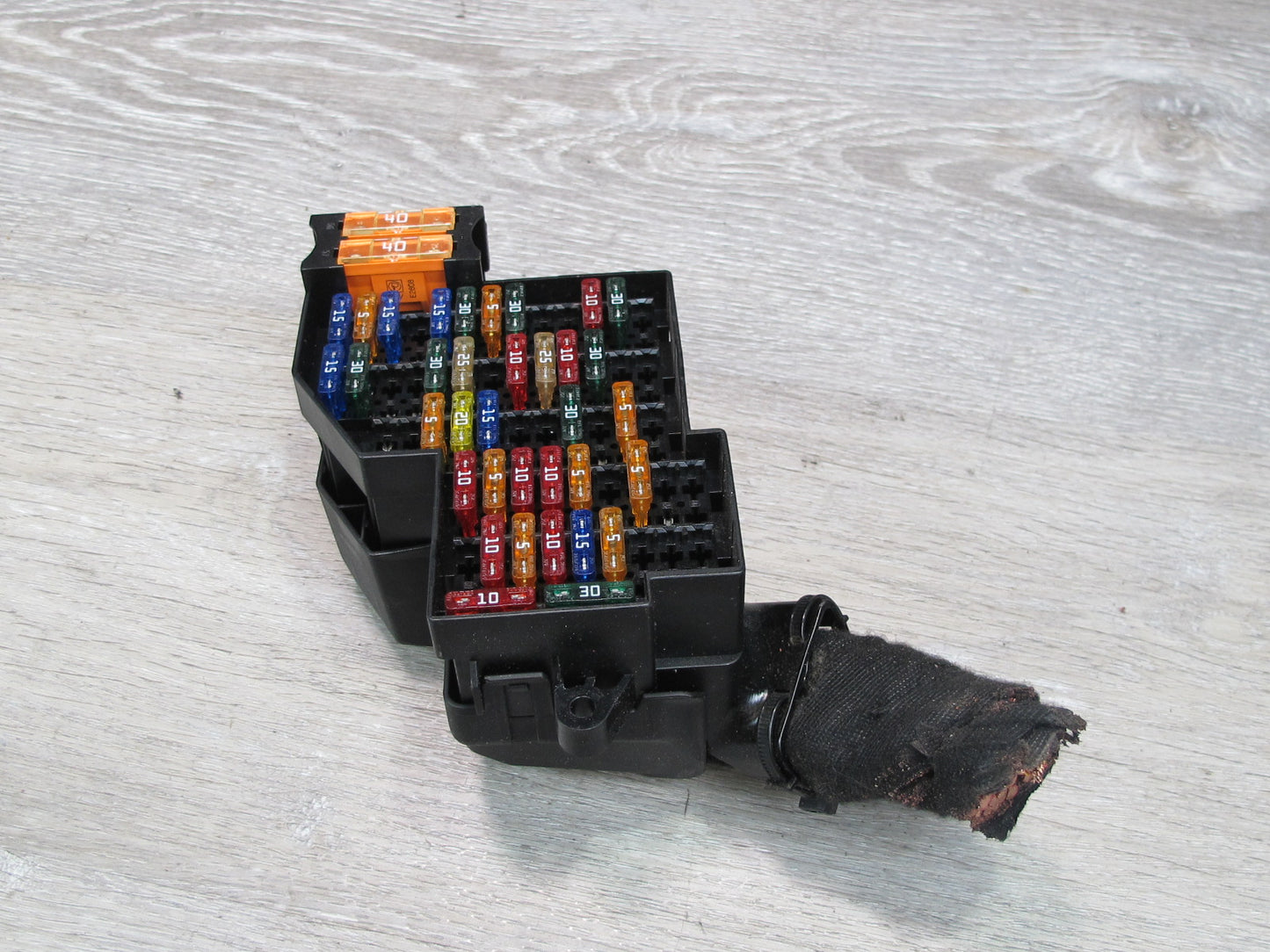 2008-2010 Porsche Cayenne 957 Dash Front Right Fuse Relay Box Module