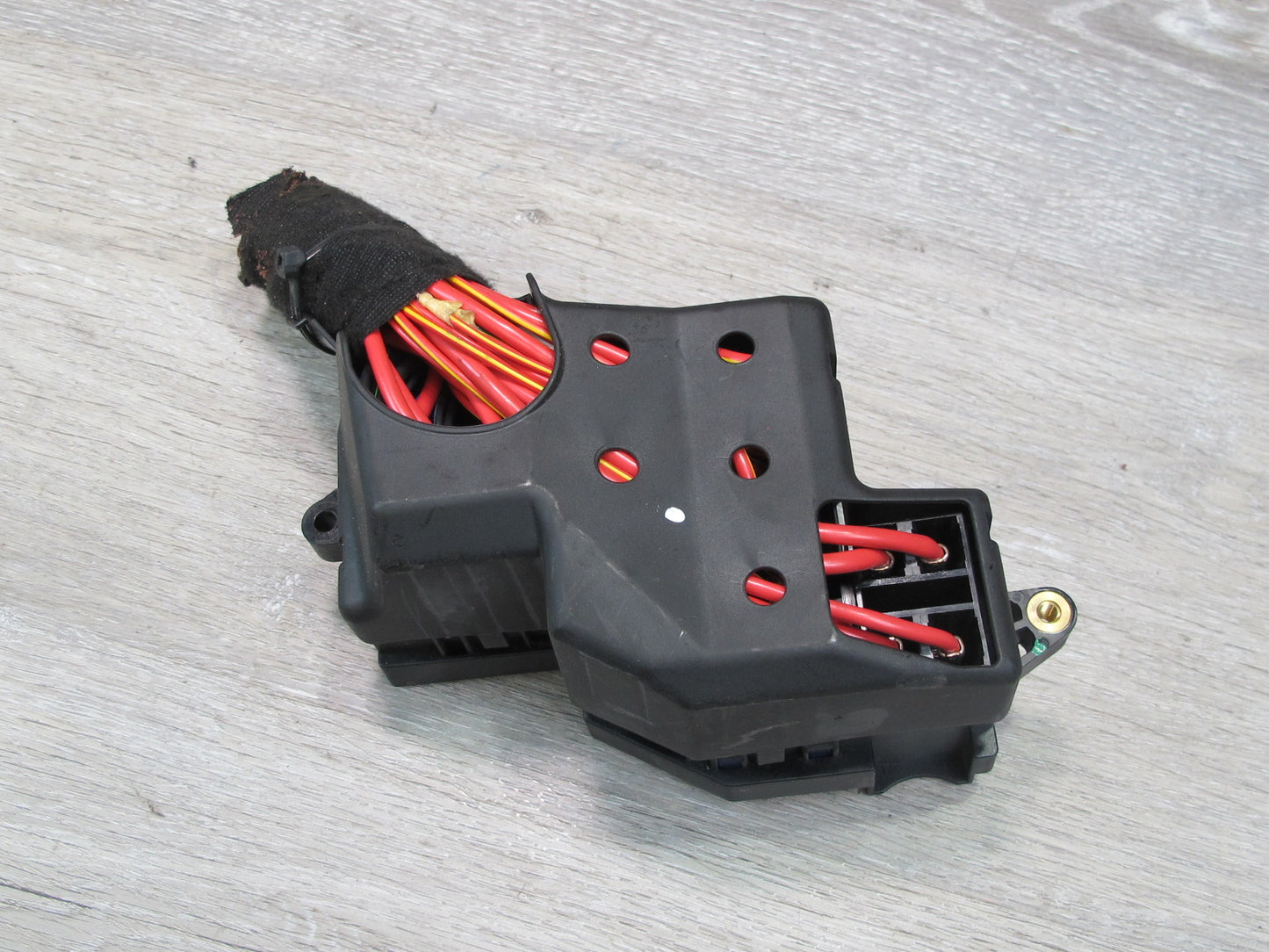 2008-2010 Porsche Cayenne 957 Dash Front Right Fuse Relay Box Module