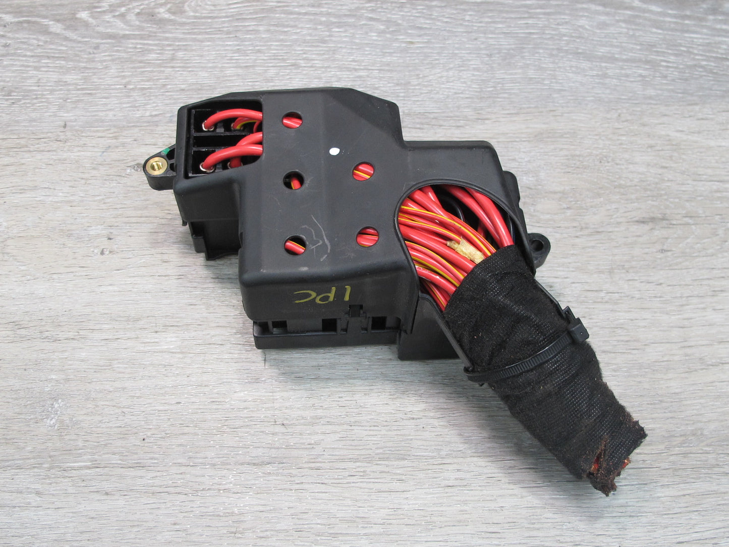 2008-2010 Porsche Cayenne 957 Dash Front Right Fuse Relay Box Module