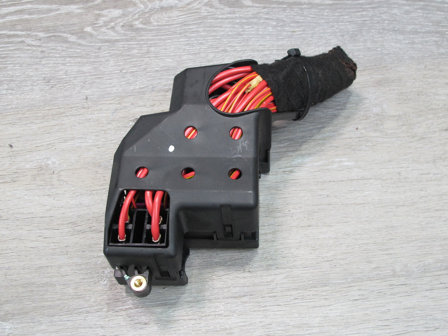 2008-2010 Porsche Cayenne 957 Dash Front Right Fuse Relay Box Module