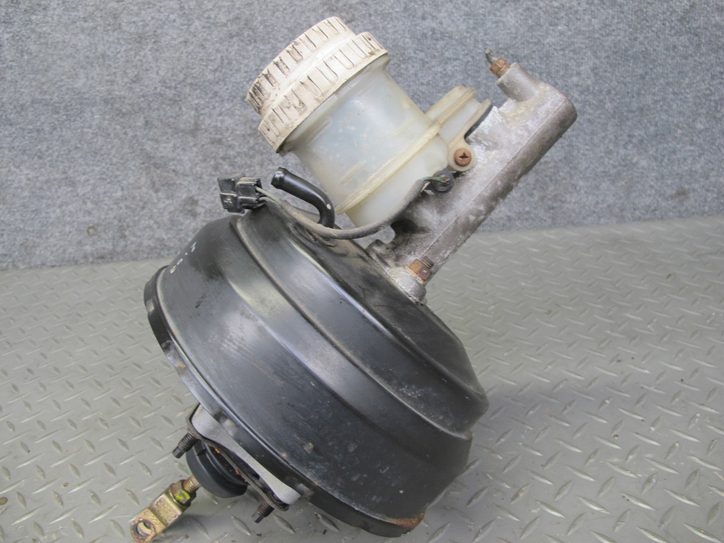 91-99 Dodge Stealth 3000GT Brake Master Cylinder Booster Fluid Reservoir OEM