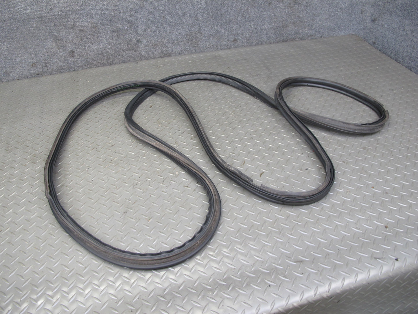 91-99 Dodge Stealth 3000GT Rear Trunk Hatch Lid Weatherstrip Rubber Seal OEM