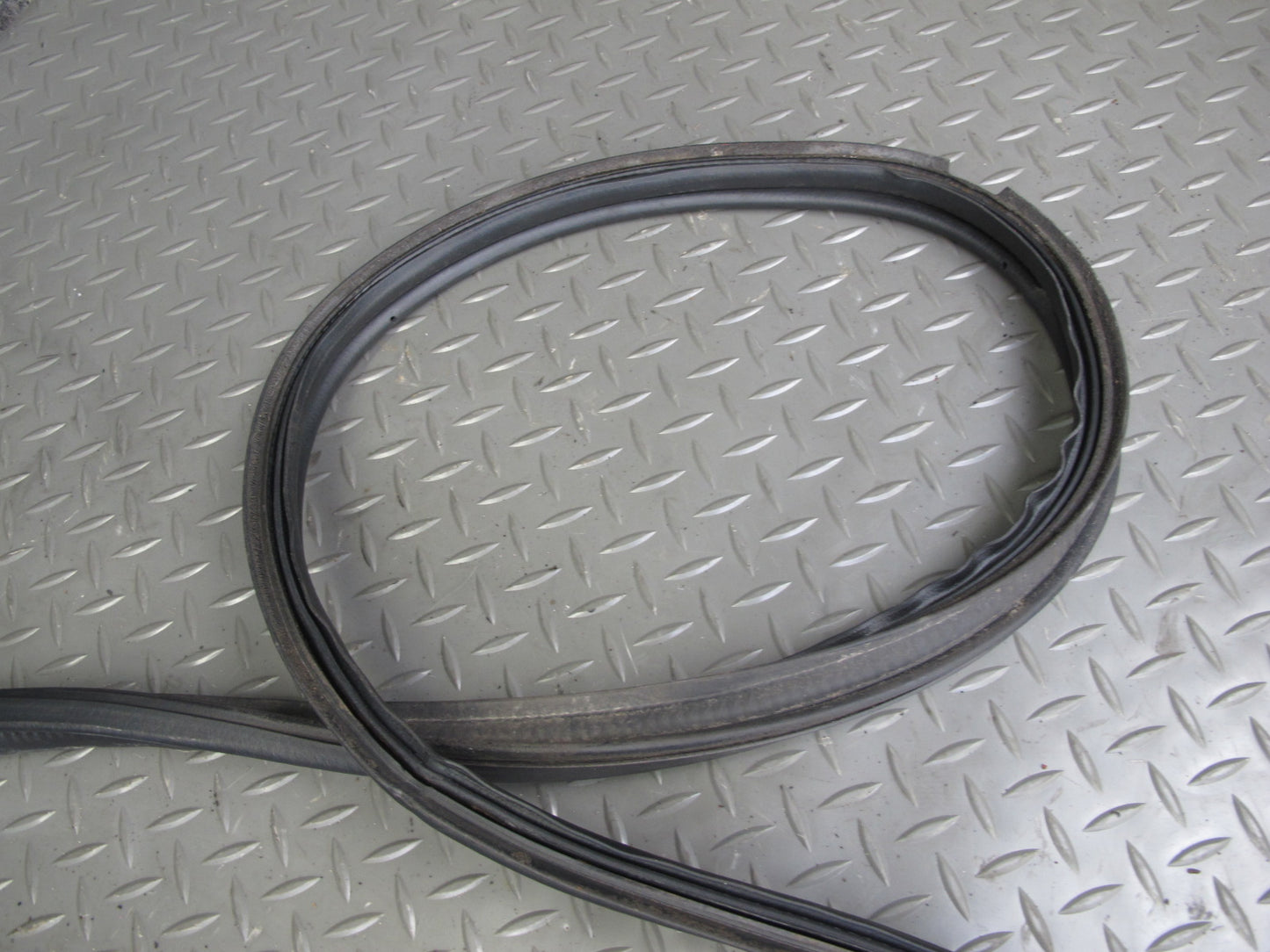 91-99 Dodge Stealth 3000GT Rear Trunk Hatch Lid Weatherstrip Rubber Seal OEM