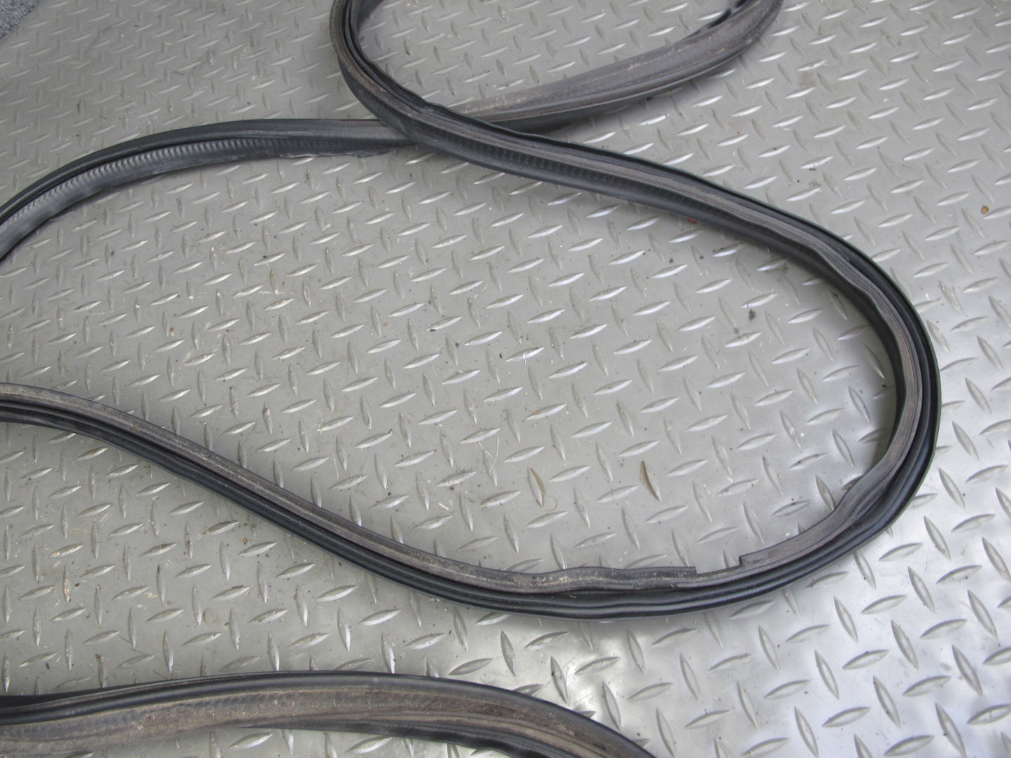 91-99 Dodge Stealth 3000GT Rear Trunk Hatch Lid Weatherstrip Rubber Seal OEM