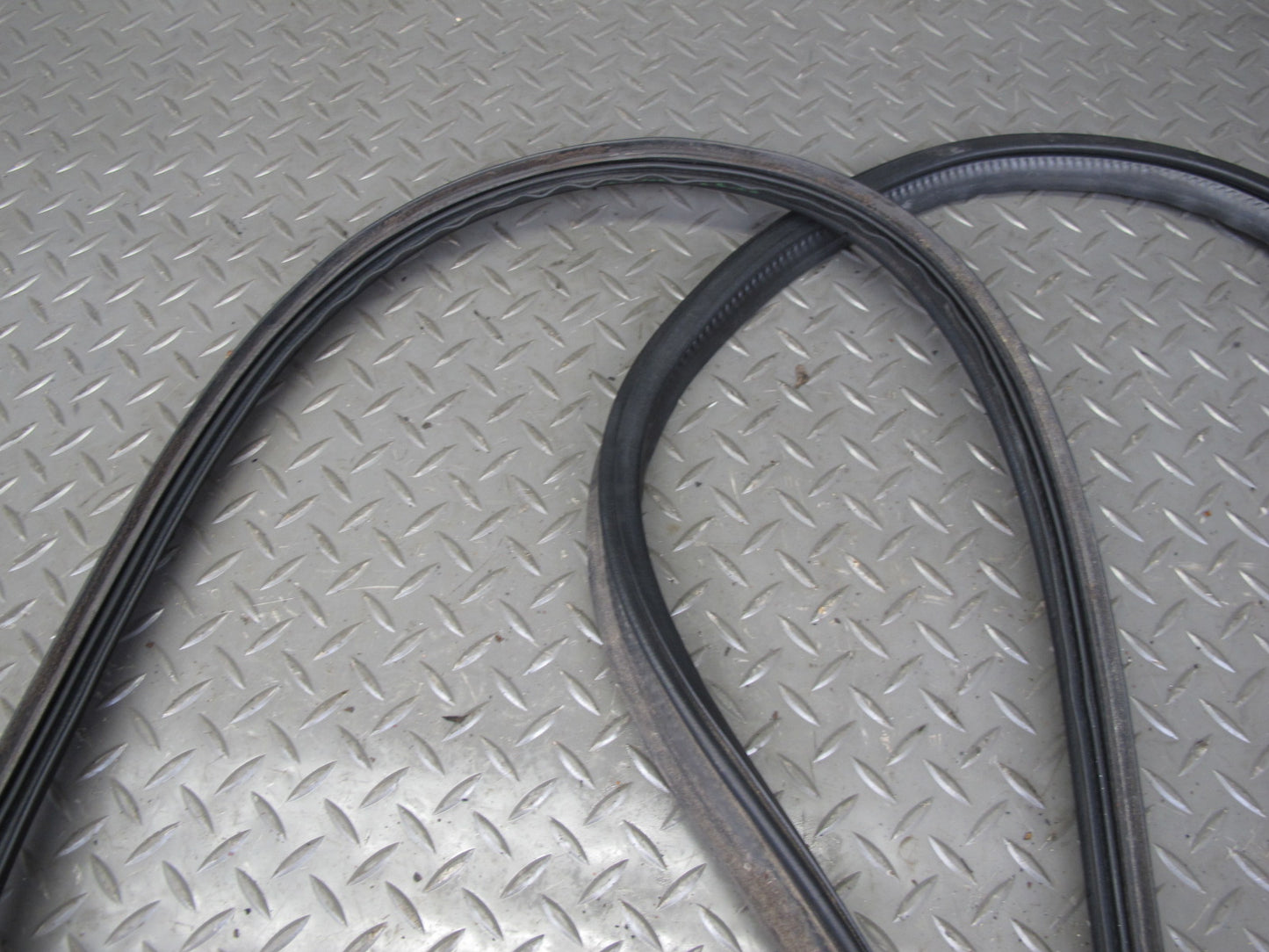 91-99 Dodge Stealth 3000GT Rear Trunk Hatch Lid Weatherstrip Rubber Seal OEM