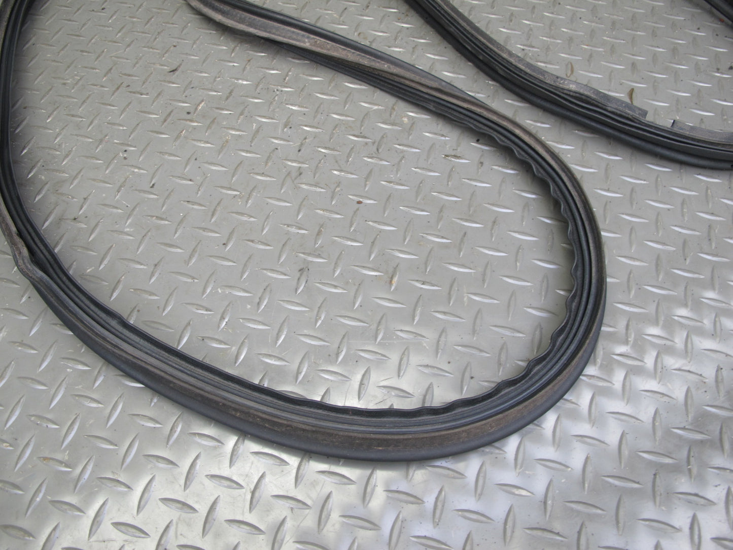 91-99 Dodge Stealth 3000GT Rear Trunk Hatch Lid Weatherstrip Rubber Seal OEM