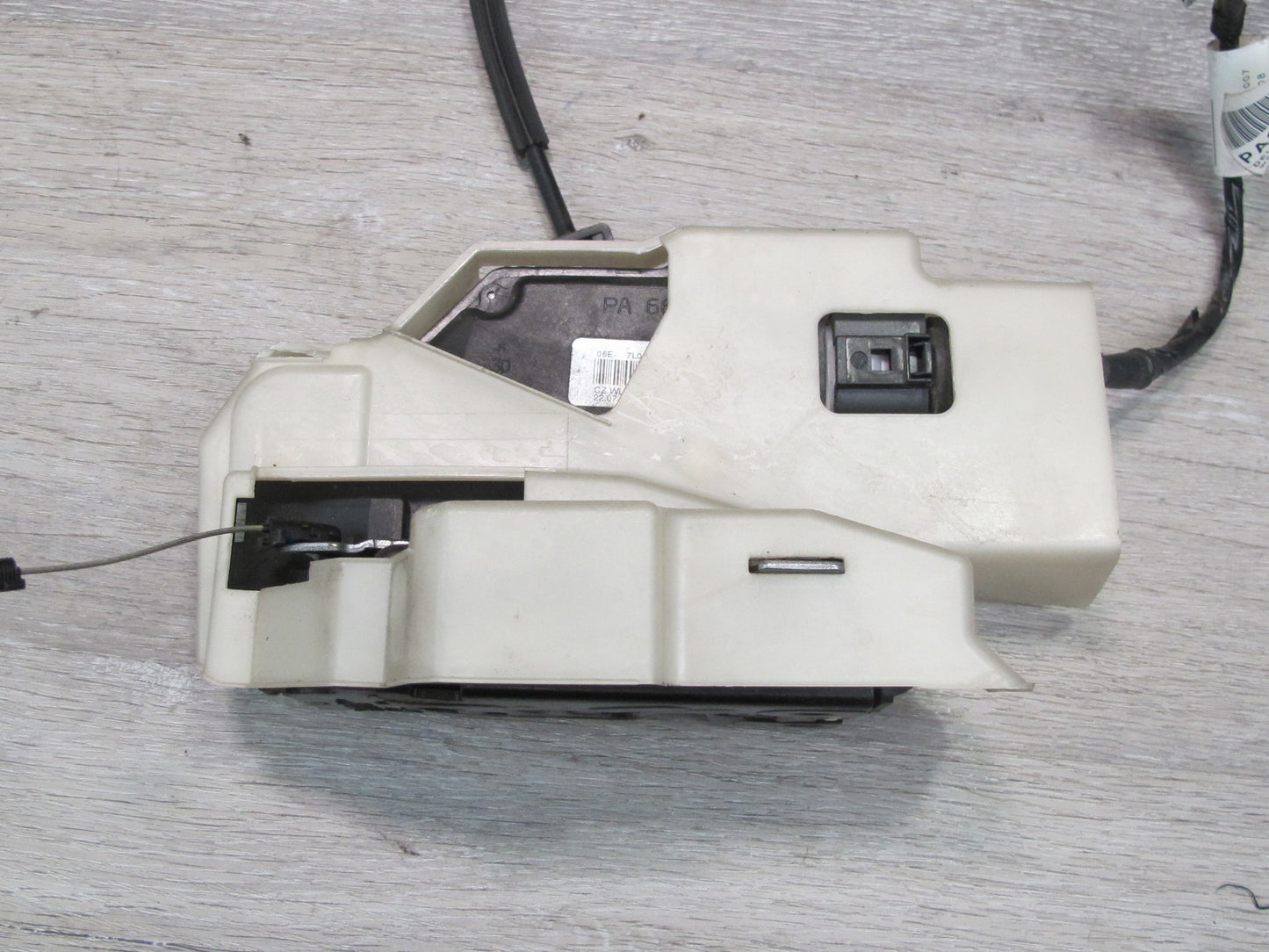 2003-2010 Porsche Cayenne 957 Rear Right Door Lock Latch Actuator