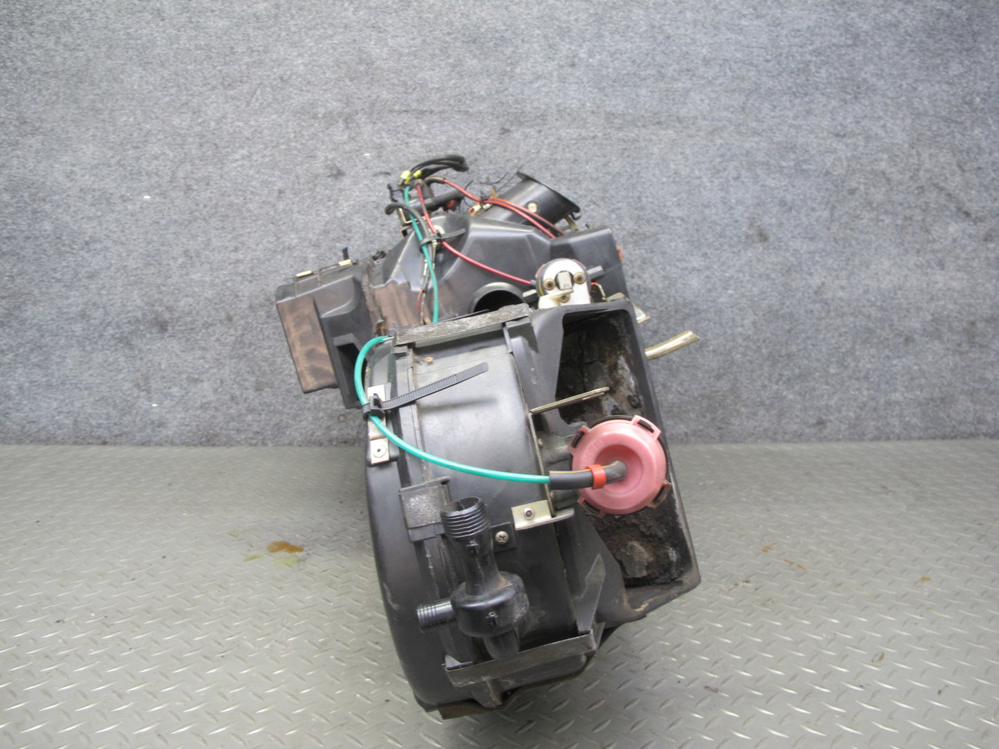 82-85 Mercedes W123 A/C Air Condition Evaporator Heater Climate Box OEM
