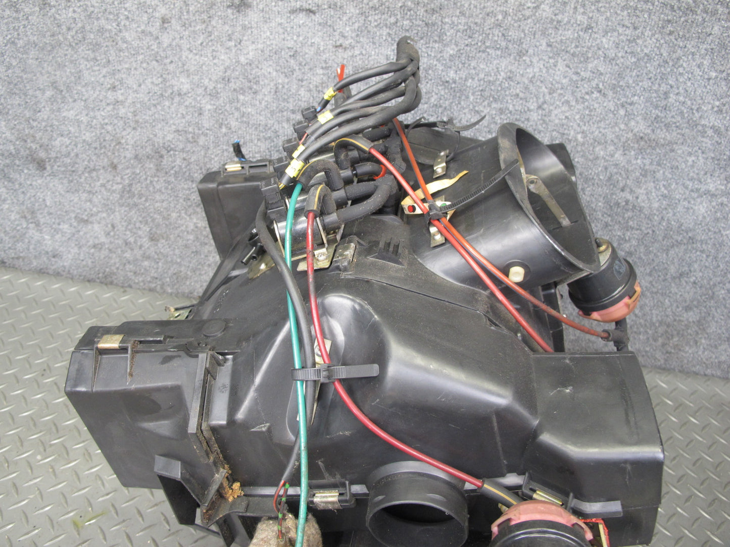 82-85 Mercedes W123 A/C Air Condition Evaporator Heater Climate Box OEM