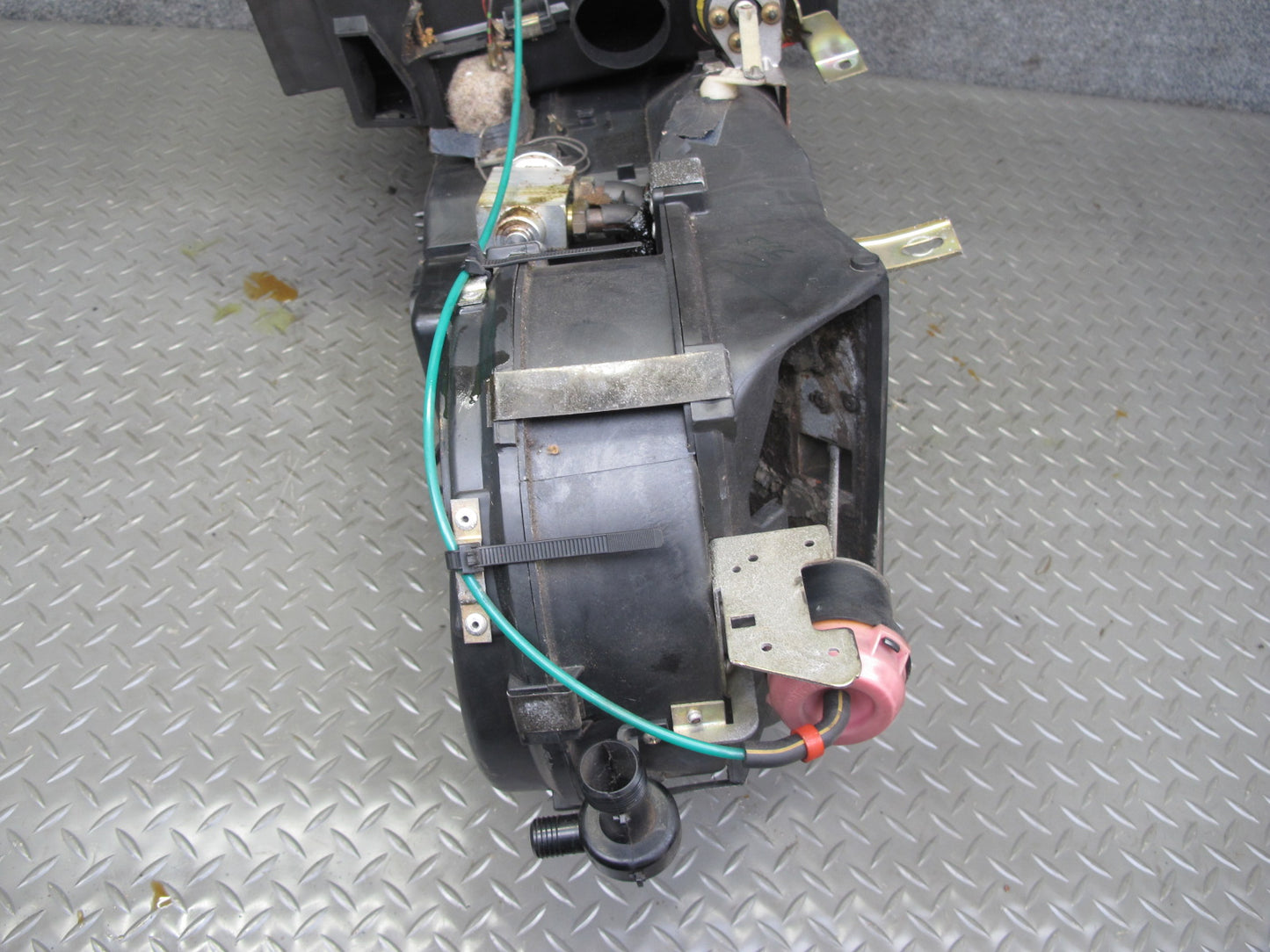 82-85 Mercedes W123 A/C Air Condition Evaporator Heater Climate Box OEM