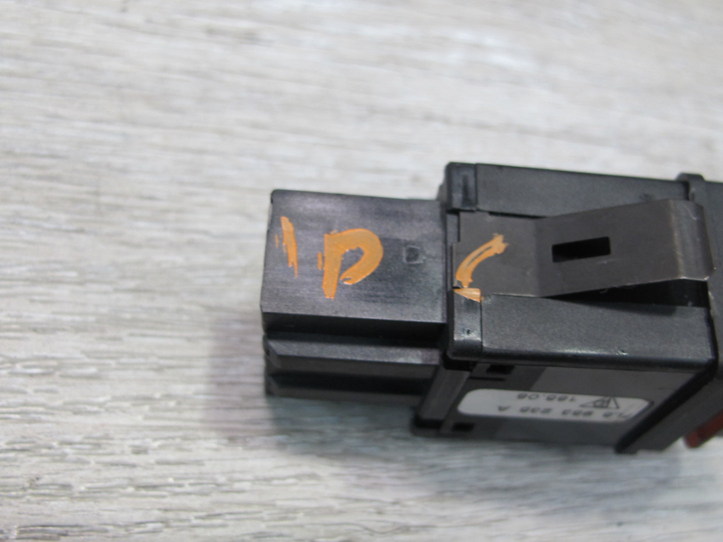 2003-2010 Porsche Cayenne 957 Emergency Hazard Control Switch Button 7L5953235A