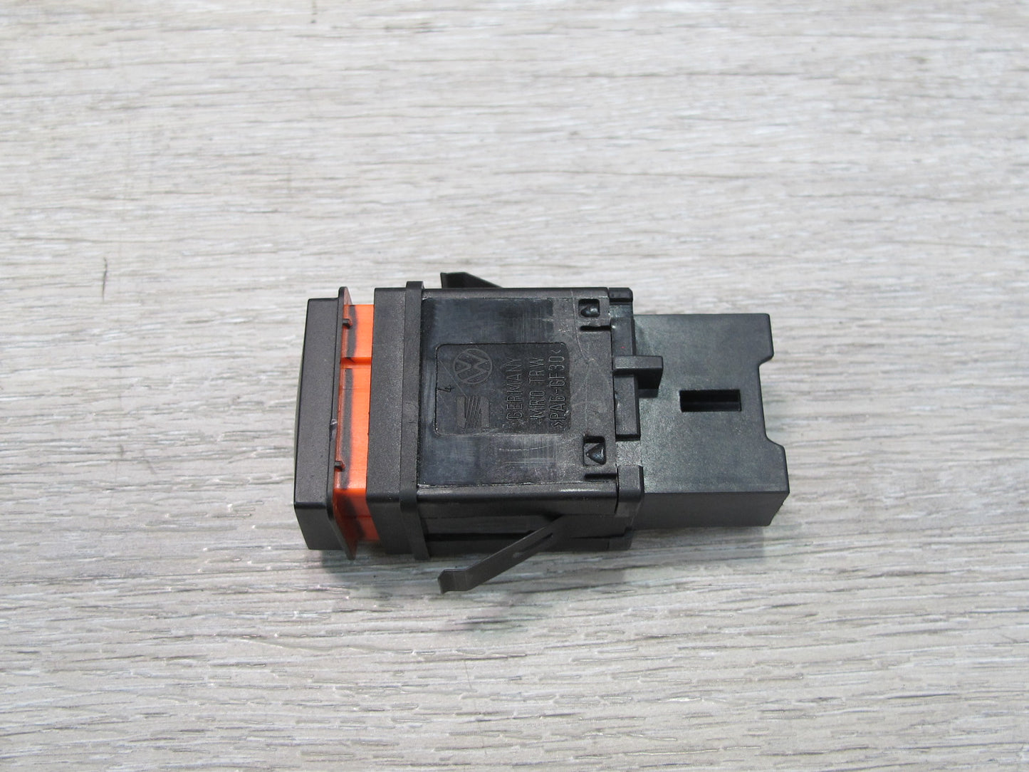 2003-2010 Porsche Cayenne 957 Emergency Hazard Control Switch Button 7L5953235A