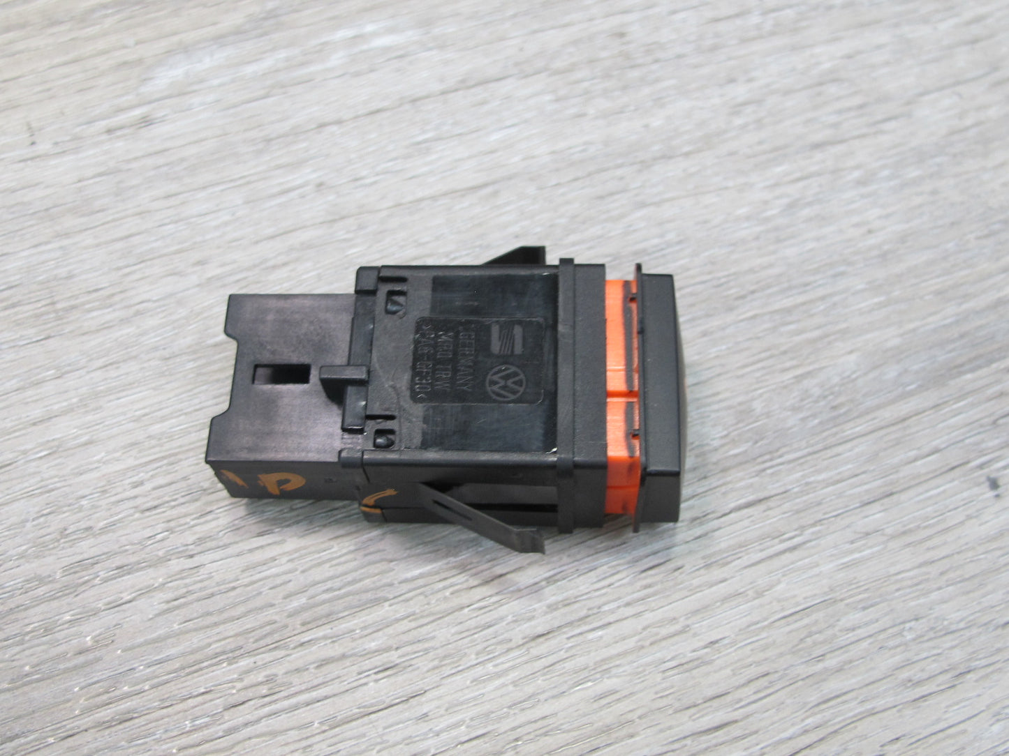 2003-2010 Porsche Cayenne 957 Emergency Hazard Control Switch Button 7L5953235A